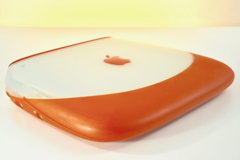 iBook G3/300 (original, tangerine, 1999)