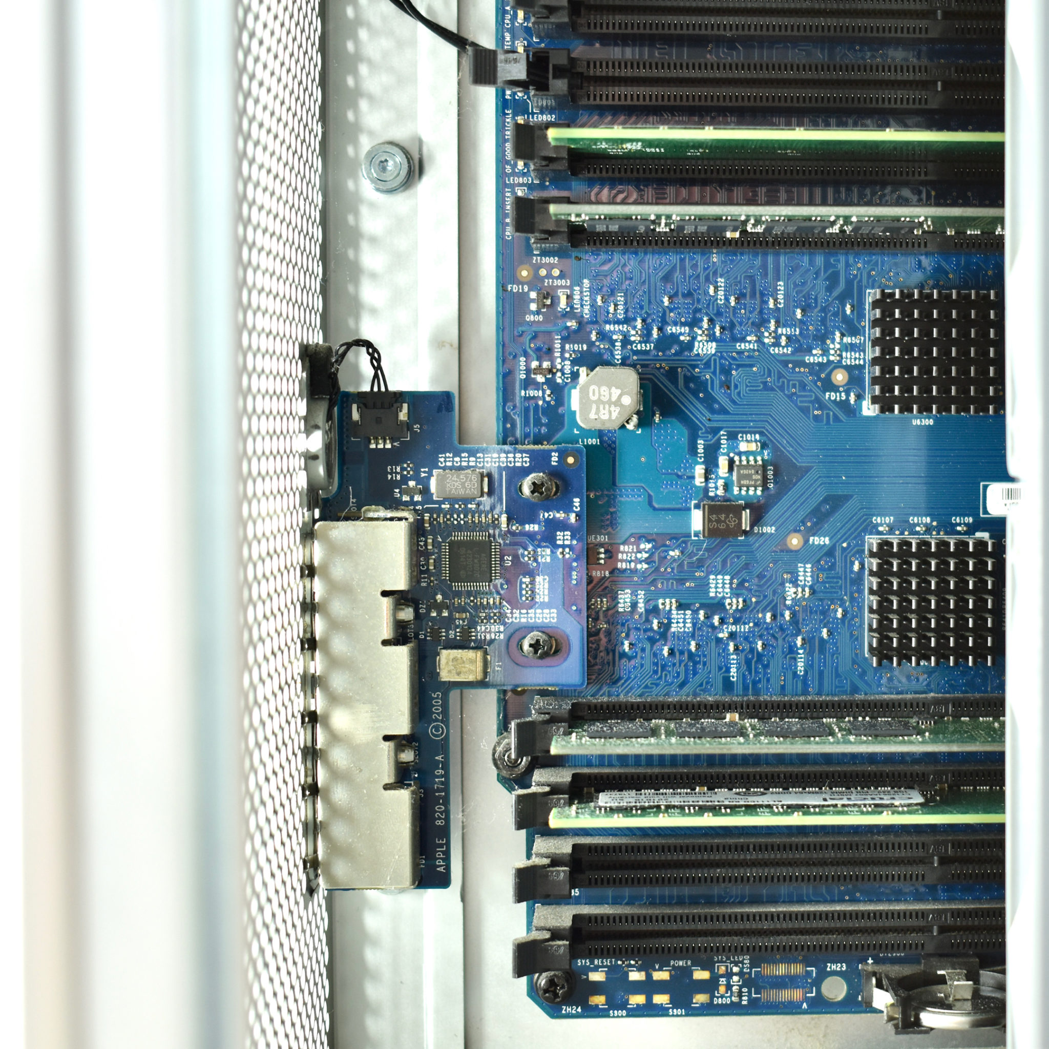 dual cpu server in a power mac g5 case