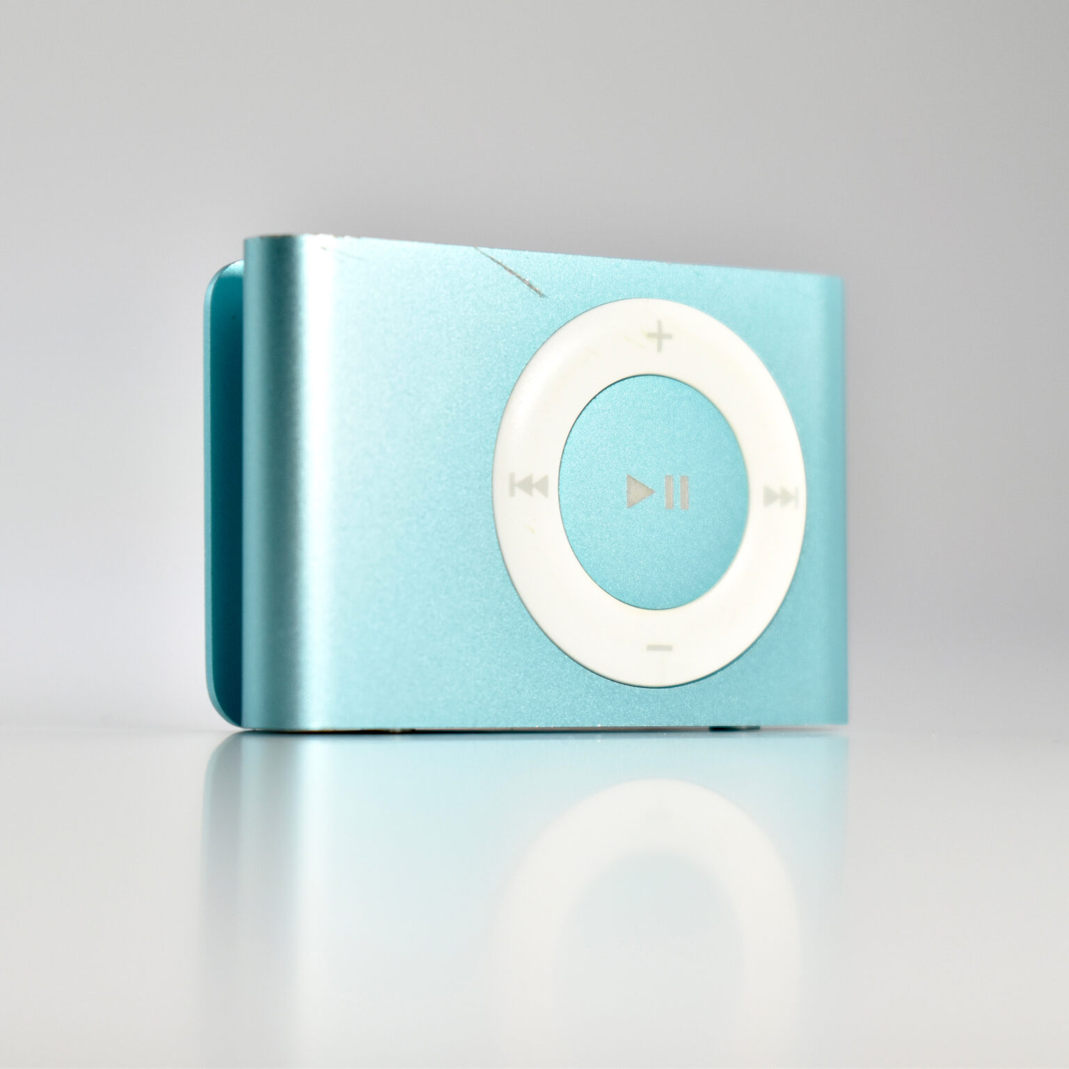 iPod shuffle (Generation 2, light blue, Late 2007)